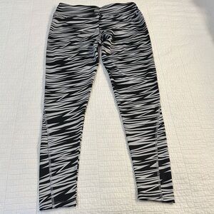 Marika Tek Medium NWOT Zebra Print Workout Pants Spandex Gray black